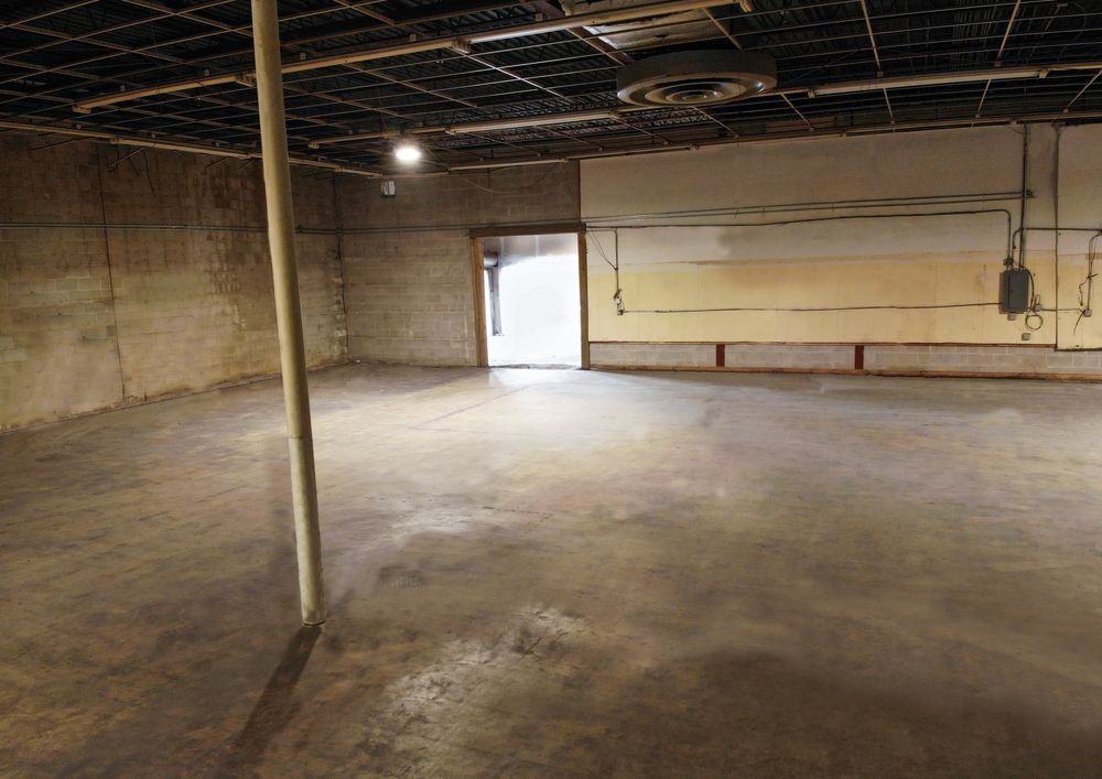 Light Industrial / Large Storage Units Located @ Panama Plaza : 1616 Lisenby Ave, Panama City, FL 32405